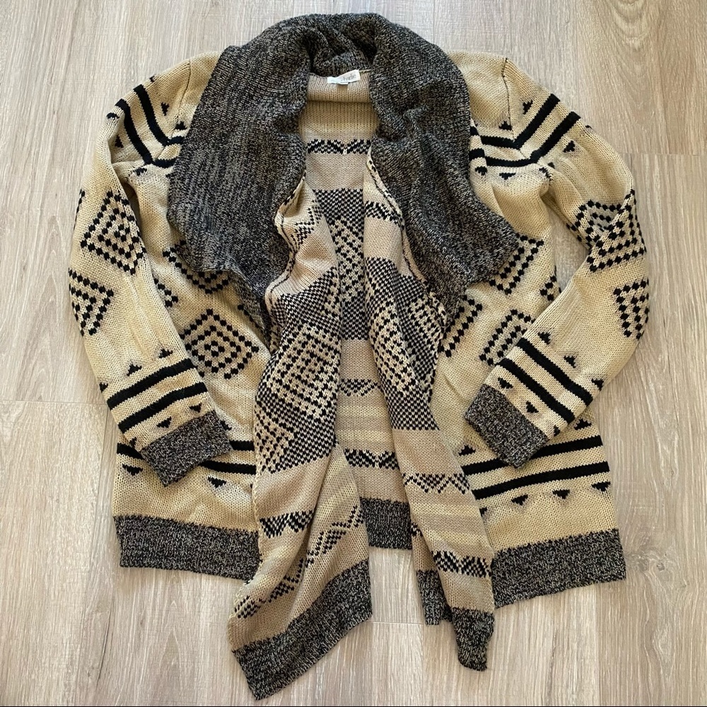 ⭐️3/$25 Charming Charlie Aztec Tribal Open Cardigan Sz M
